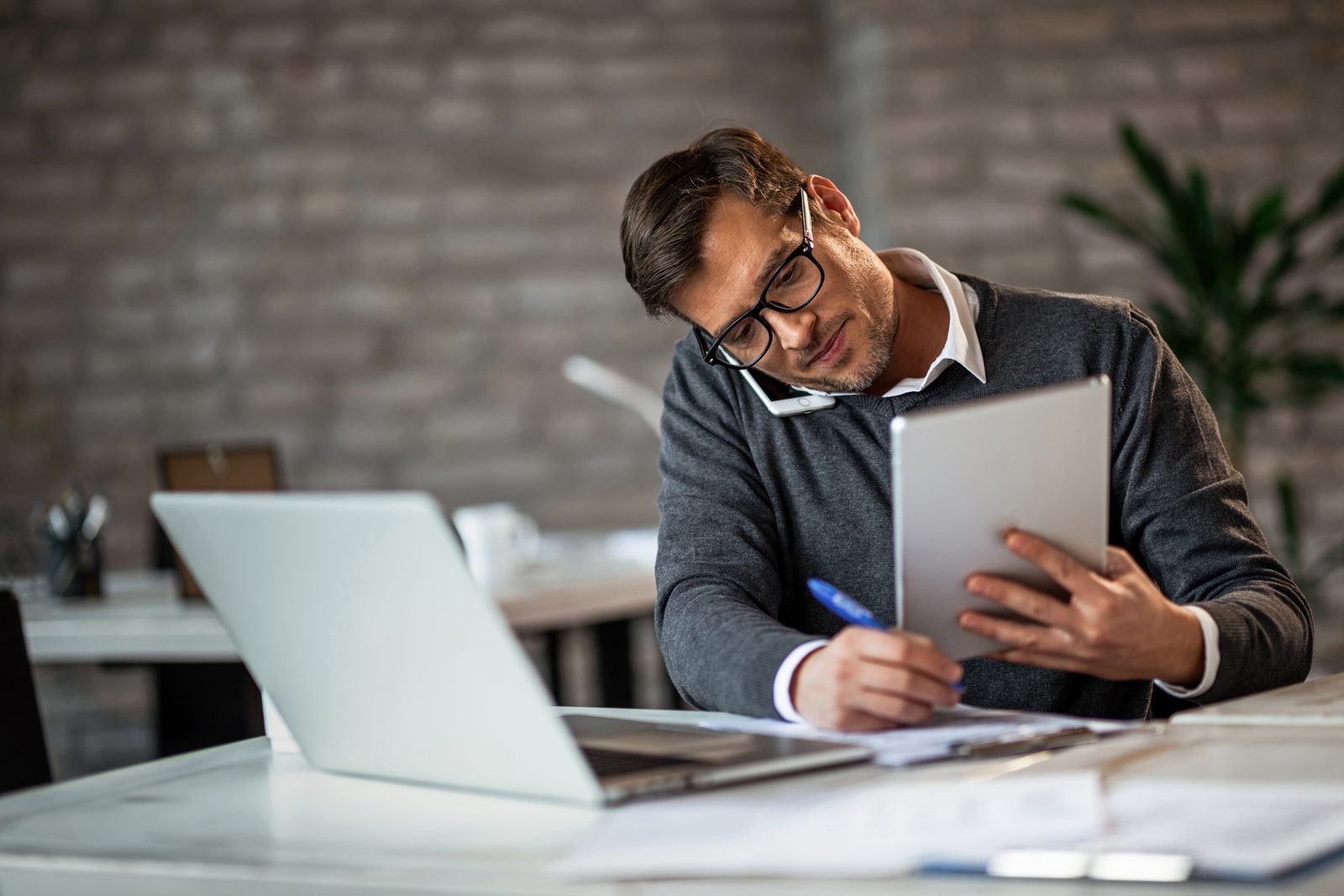 Event professional juggling phone, notes, and laptop in the manual RFQ process